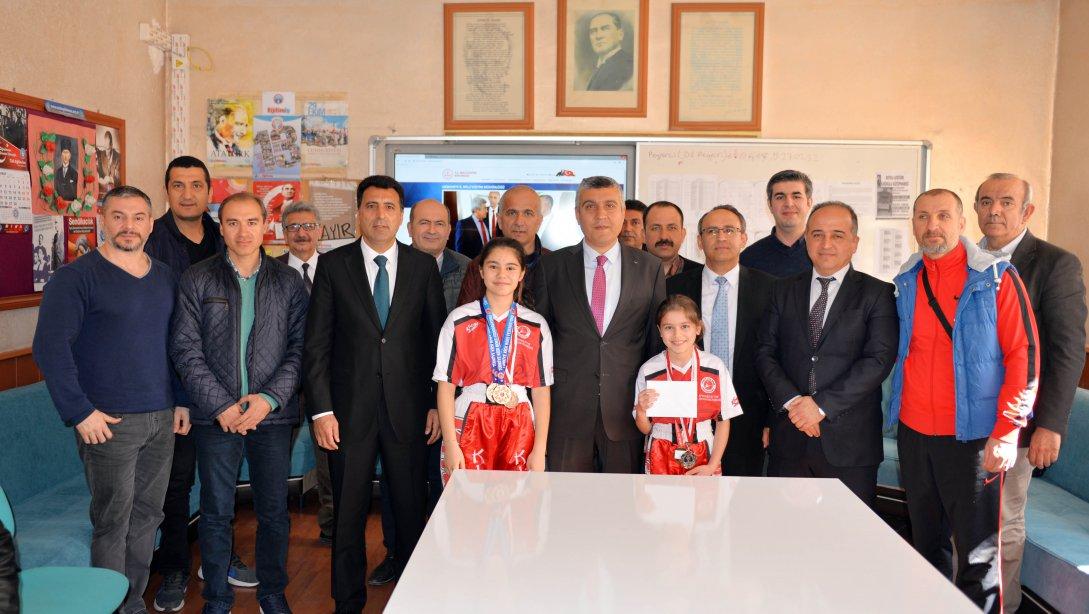 Müdürümüz Aydın ALBAK, Değişik Spor Branşlarında Türkiye Derecesi Yapan Öğrencilerimizi Okullarında Ziyaret Etti