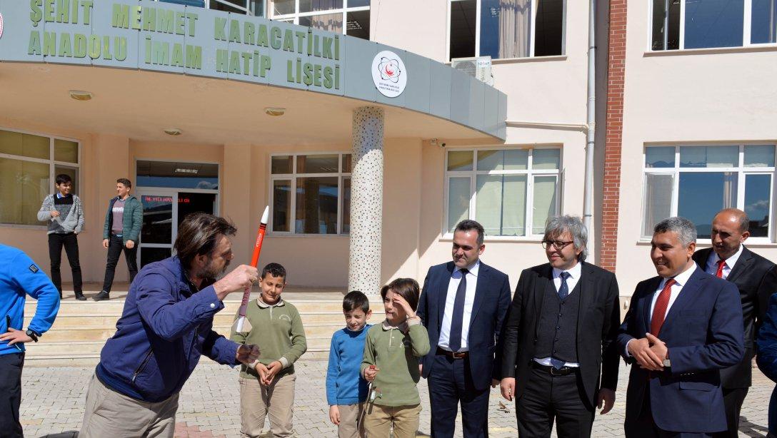 Şehit Mehmet Karacatilki Anadolu İmam Hatip Lisesi  havacılık kulübü, okul müdürü Ali ASİL başkanlığında, Eyüp Hakan DİNGİL rehberliğinde, 2019 Teknofest Roket Yarışmasının altyapısı doğrultusundaki model roket çalışmasını tamamlanmıştır.  