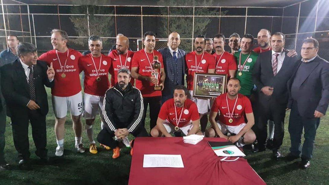 Osmaniye Baro Başkanlığı Tarafından Düzenlenen Kurumlar Arası Futbol Turnuvasında Milli Eğitim Müdürlüğü Takımı Şampiyon Oldu