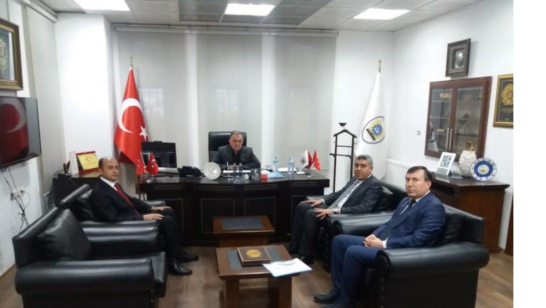 Mesleki Eğitim İş Birliği Protokolü kapsamında, Osmaniye Ticaret ve Sanayi Odası (OTSO) Başkanı Devrim Aksoyu ziyaret ederek, İlimizde yapılabilecek işbirliği ve yapılacak çalışmalar hakkında karşılıklı fikir alışverişinde bulunduk. 