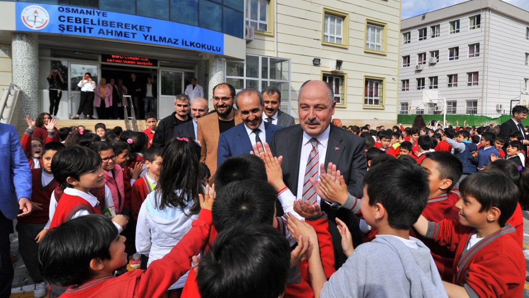 Valimiz Ömer Faruk COŞKUN, Cebelibereket Şehit Ahmet Yılmaz İlkokulunu Ziyaret Etti