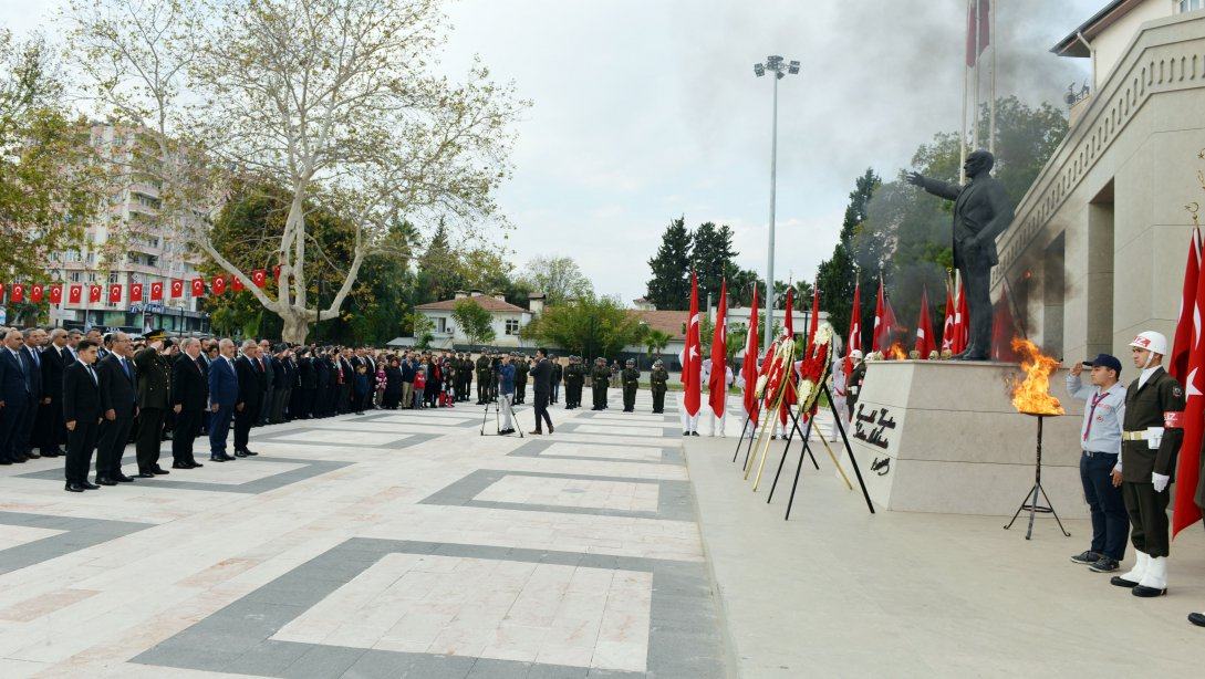 Büyük Önder Atatürk, Vefatının 81. Yıldönümünde Törenlerle Anıldı