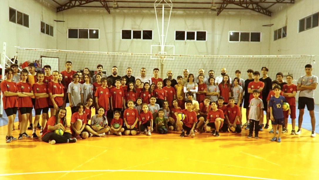 Müdürümüz Aydın ALBAK Osmaniye Milli Eğitim Müdürlüğü Spor Kulübü Voleybol Alt Yapısını Ziyaret Etti