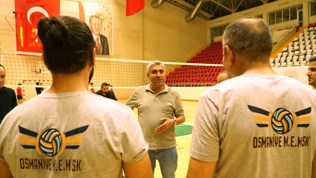 Aydın ALBAK Osmaniye İl Milli Eğitim Müdürlüğü Spor Kulübü Voleybol Erkek  Takımını Ziyaret Etti