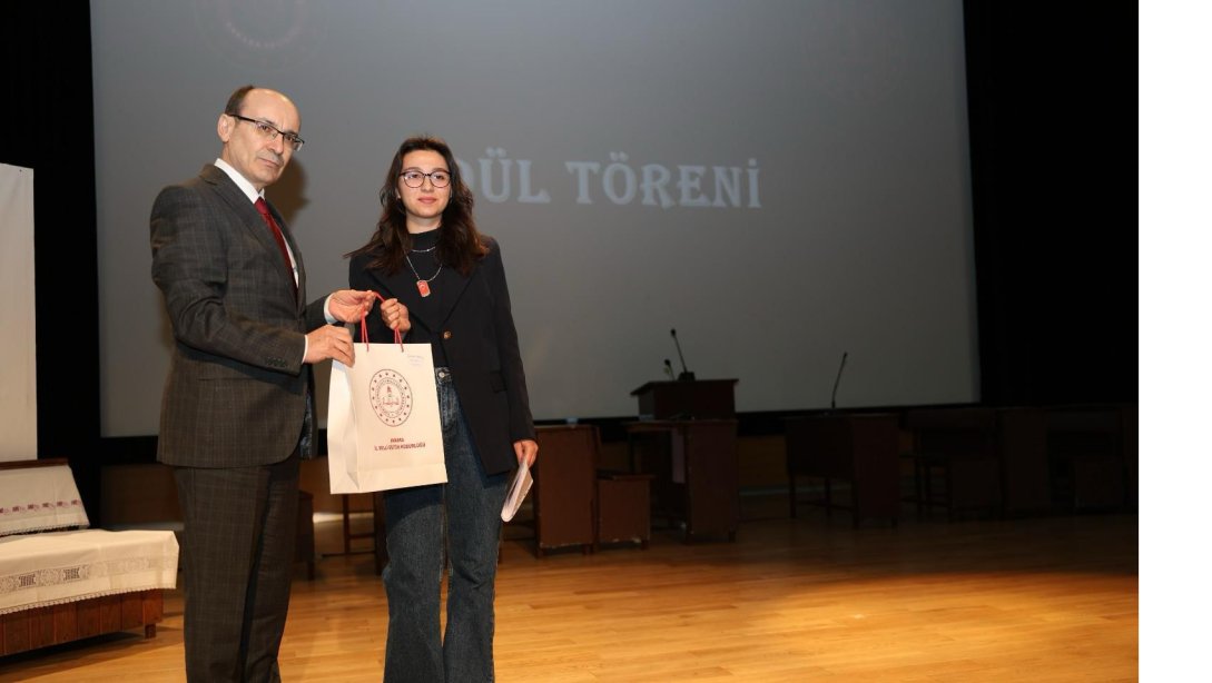 Liseliler Arası Ulusal Mektup Yazma Yarışmasında Türkiye 1. si Olan Öğrencimiz Ödülünü Aldı