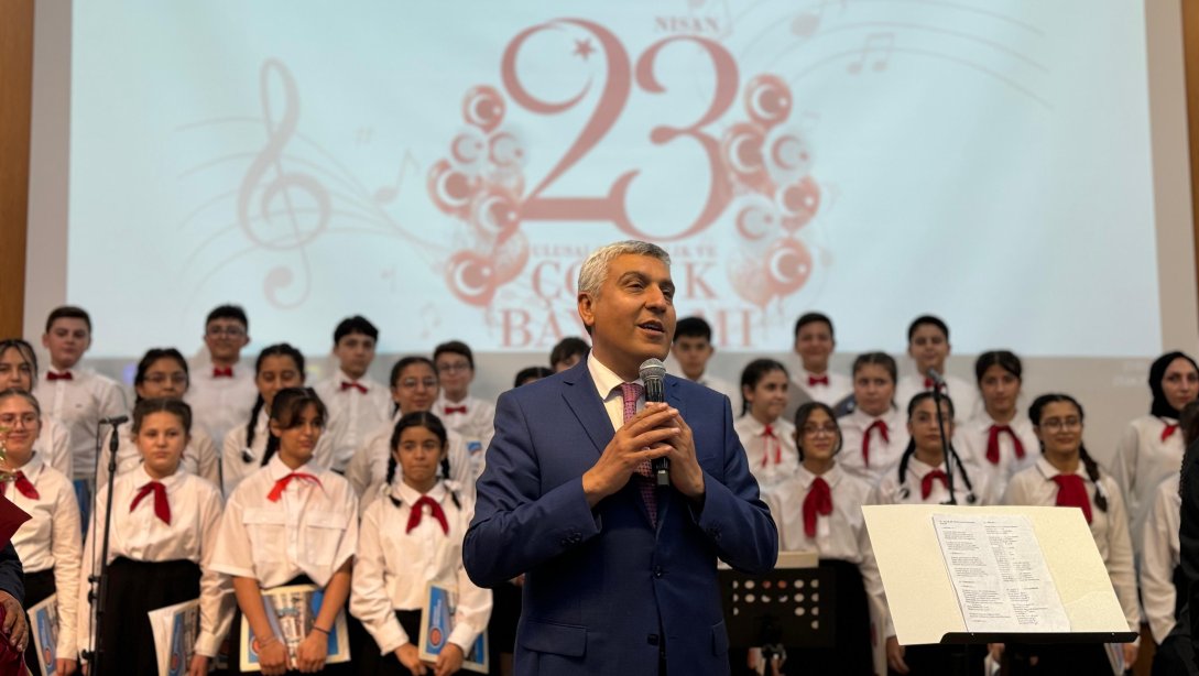 Müdürümüz Aydın ALBAK, Türk Marşları ve Çocuk Şarkıları Konserine Katıldı