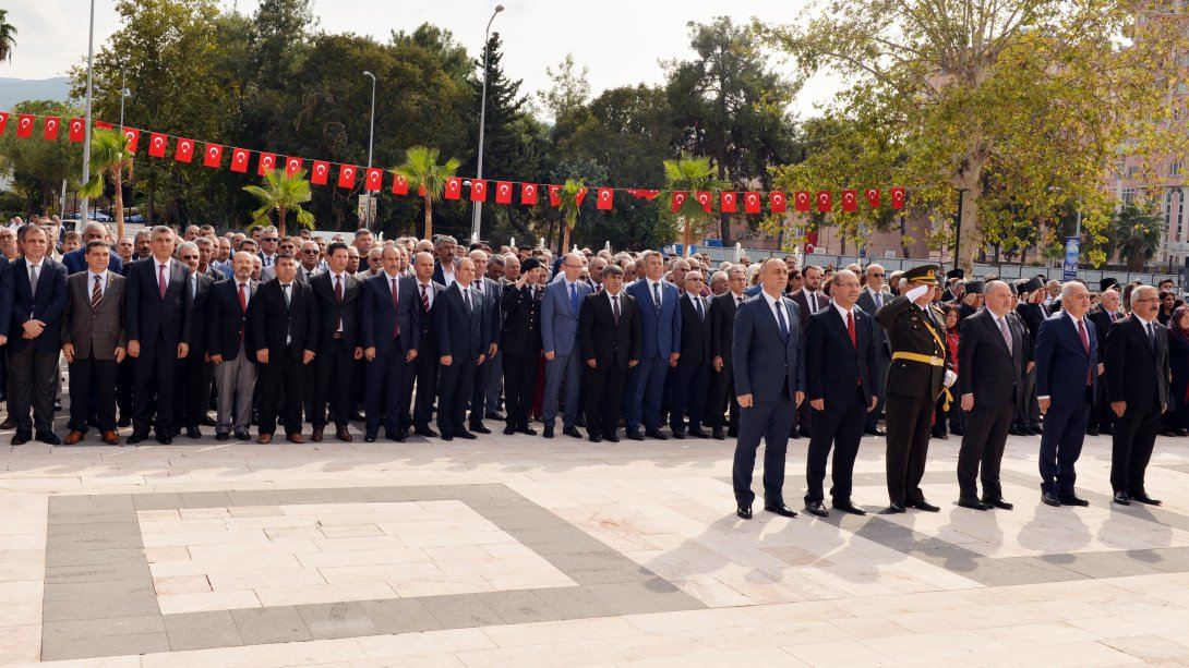 Cumhuriyetimizin Kuruluşunun 96. Yıldönümü Kutlamaları Atatürk Anıtına Çelenklerin Konulması İle Başladı