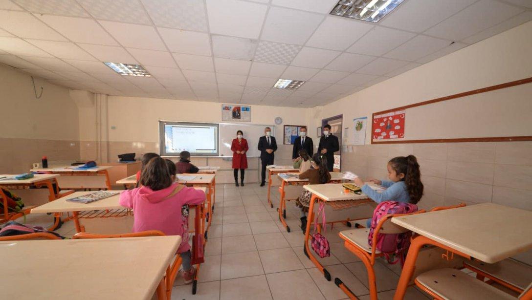 İl Milli Eğitim Müdürü Aydın ALBAK' ın Okul Ziyaretleri Devam Ediyor.
