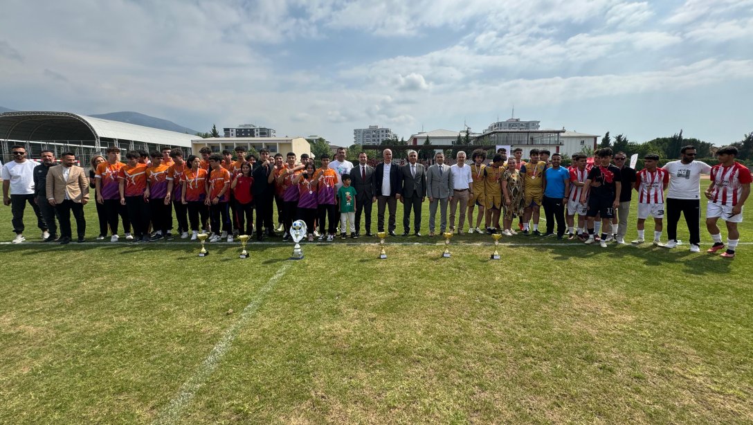 2. Bahar Şenlikleri Kapsamında Kampüs Cup Futbol Turnuvasının Final Mücadelesi Gerçekleştirildi