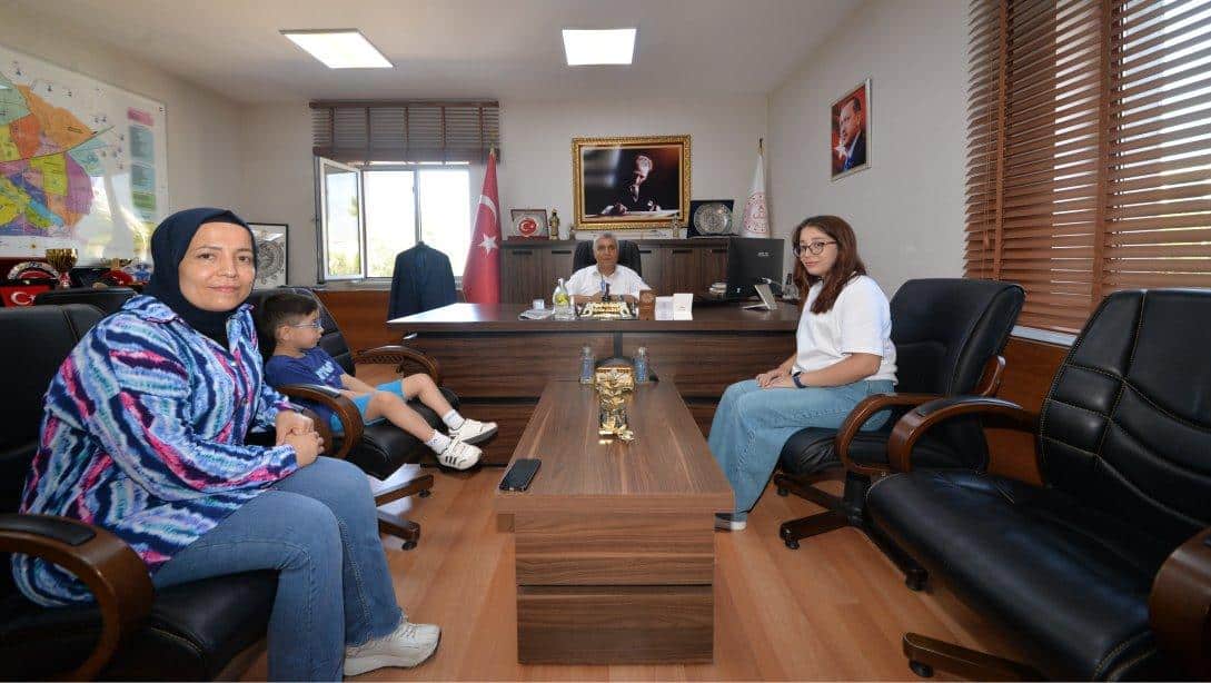 Müdürümüz Aydın ALBAK, Şehidimizin Kızı Ülkem Asilay BOZKURT'u Ağırlayarak YKS'de Elde Ettiği Türkiye Derecesinden Dolayı Kutladı