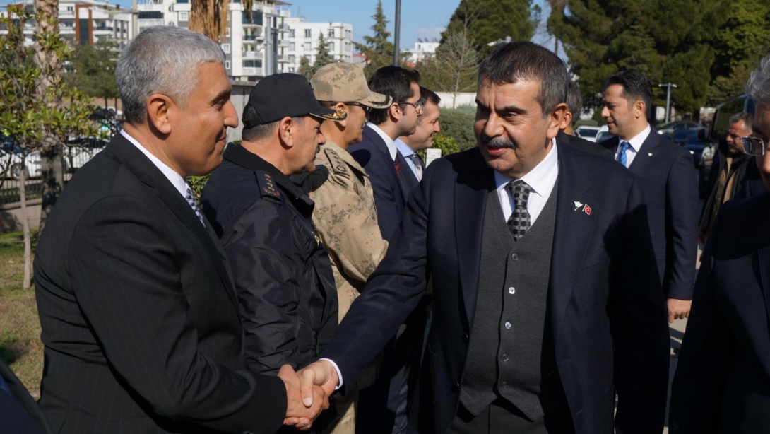 Osmaniye Valiliğini Ziyaret Eden Sayın Bakanımız Yusuf Tekin, Protokol Üyeleri İle Bir Araya Geldi